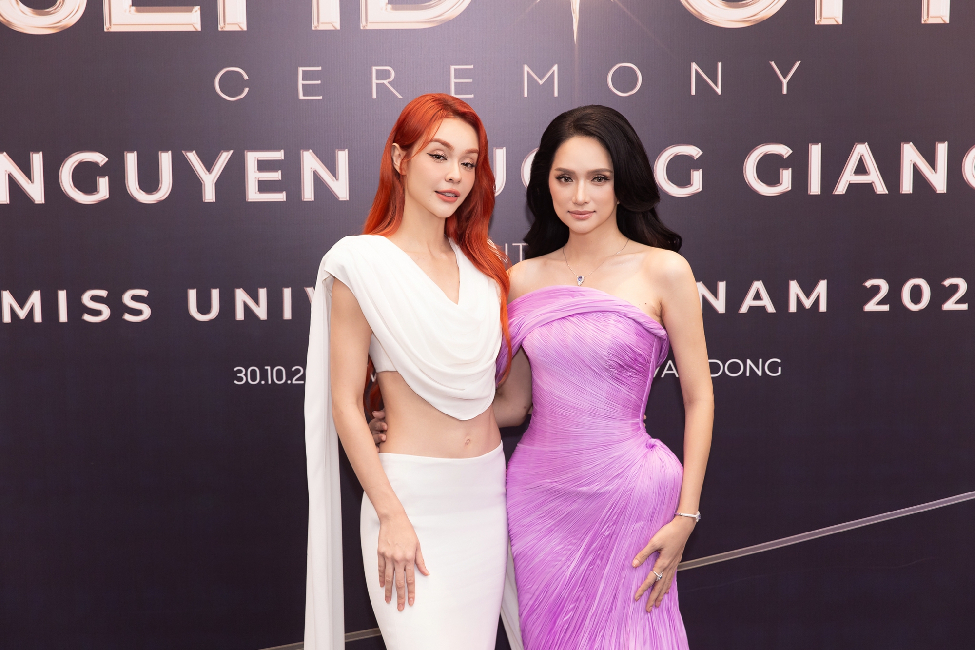 Họp báo Miss Universe Vietnam: Hương Giang slay, Chi Pu - Hồ Ngọc Hà nổi bần bật giữa dàn mỹ nhân diện đồ  Họp báo Miss Universe Vietnam: Hương Giang slay, Chi Pu - Hồ Ngọc Hà nổi bần bật giữa dàn mỹ nhân diện đồ