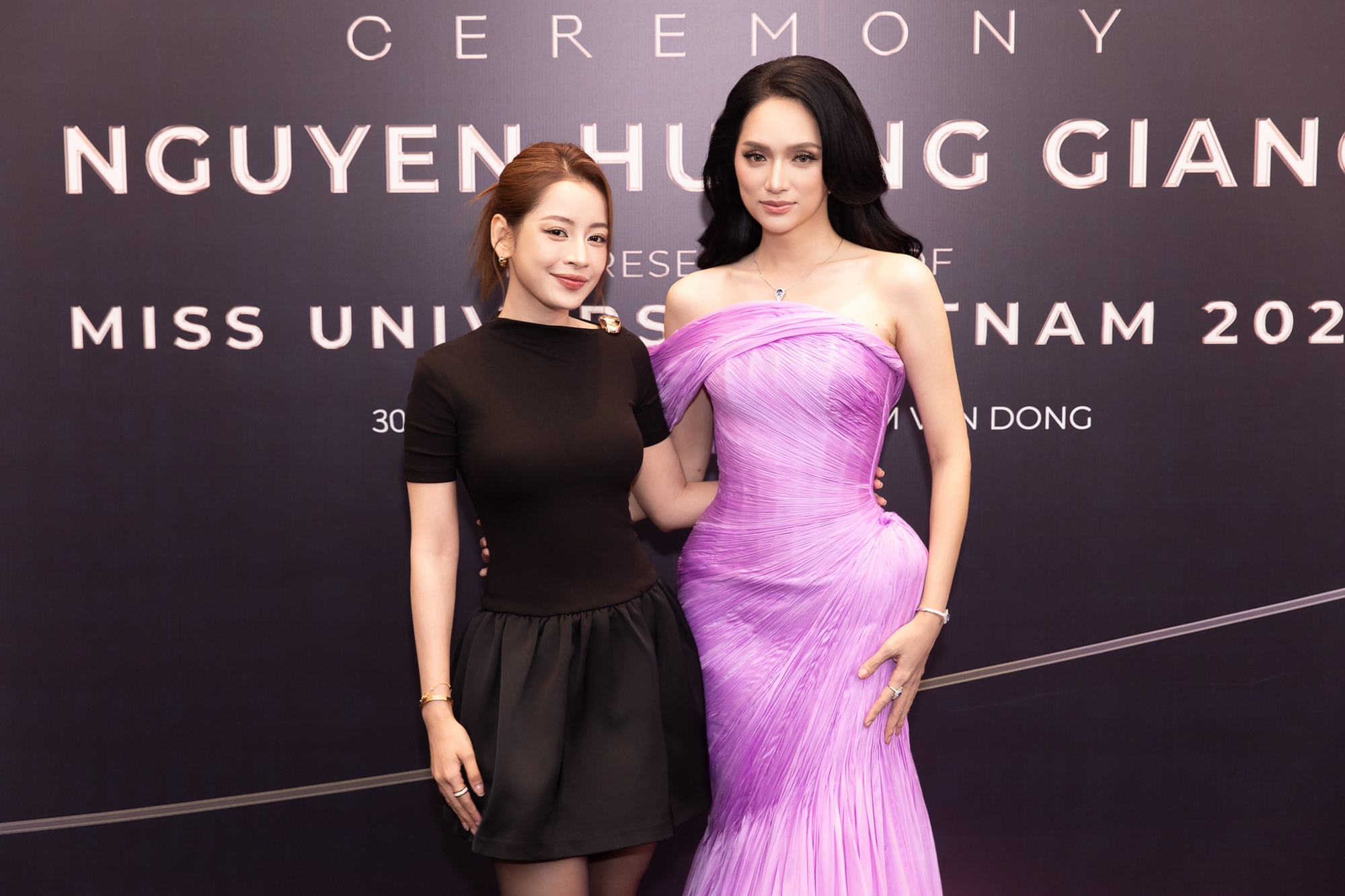 Họp báo Miss Universe Vietnam: Hương Giang slay, Chi Pu - Hồ Ngọc Hà nổi bần bật giữa dàn mỹ nhân diện đồ  Họp báo Miss Universe Vietnam: Hương Giang slay, Chi Pu - Hồ Ngọc Hà nổi bần bật giữa dàn mỹ nhân diện đồ