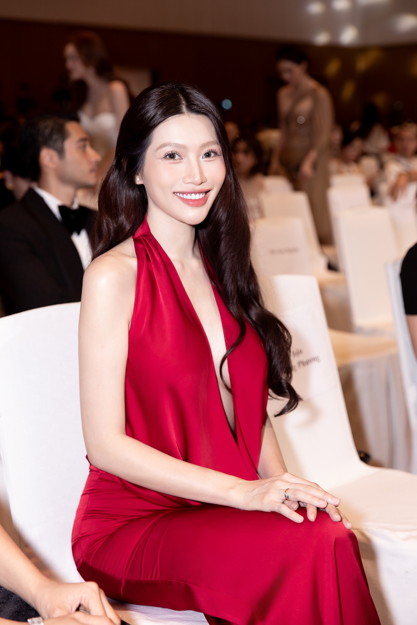 Họp báo Miss Universe Vietnam: Hương Giang slay, Chi Pu - Hồ Ngọc Hà nổi bần bật giữa dàn mỹ nhân diện đồ  Họp báo Miss Universe Vietnam: Hương Giang slay, Chi Pu - Hồ Ngọc Hà nổi bần bật giữa dàn mỹ nhân diện đồ