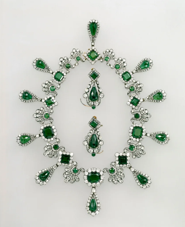 2 nghi phạm đã nhận tội trộm đồ tại bảo tàng Louvre, nhưng vẫn không ai biết 8 bảo vật đang ở đâu - Ảnh 2. 2 nghi phạm đã nhận tội trộm đồ tại bảo tàng Louvre, nhưng vẫn không ai biết 8 bảo vật đang ở đâu - Ảnh 2.