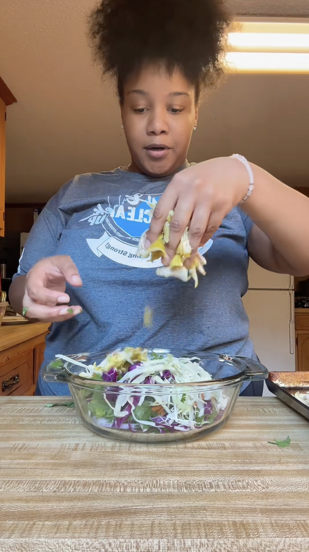 Người Việt “ngả mũ” khi thấy khách Tây tự tay làm món gỏi này dù chưa từng nếm thử- Ảnh 4. Người Việt “ngả mũ” khi thấy khách Tây tự tay làm món gỏi này dù chưa từng nếm thử- Ảnh 4.