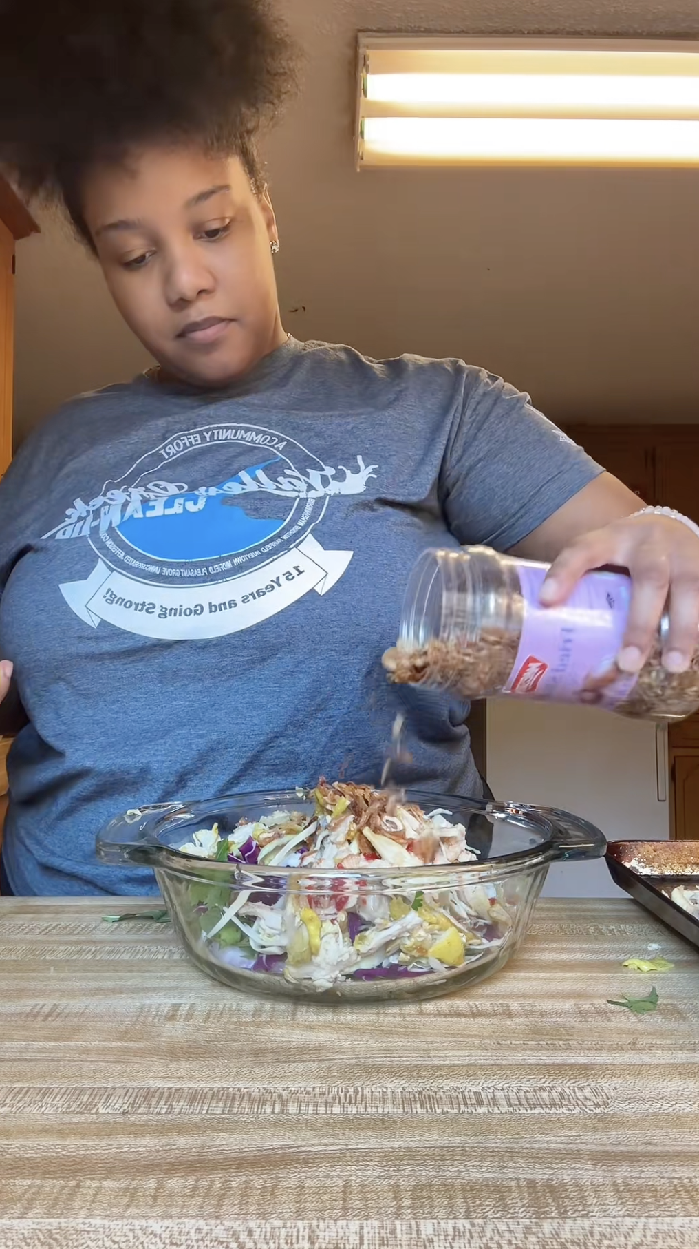 Người Việt “ngả mũ” khi thấy khách Tây tự tay làm món gỏi này dù chưa từng nếm thử- Ảnh 5. Người Việt “ngả mũ” khi thấy khách Tây tự tay làm món gỏi này dù chưa từng nếm thử- Ảnh 5.