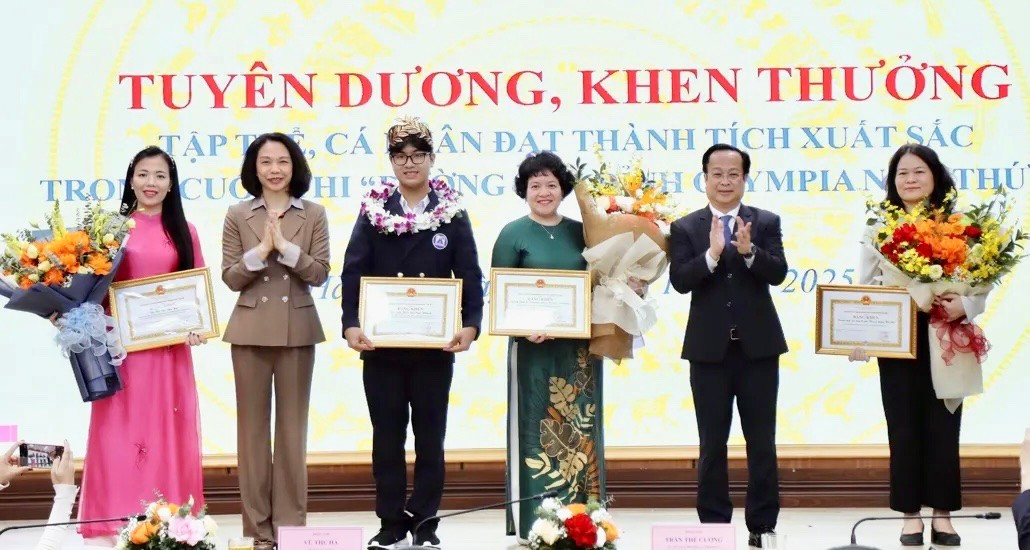 Trường chuyên Ams hé lộ ‘chiến thuật’ ôn luyện cho quán quân Đường lên đỉnh Olympia - Ảnh 2. Trường chuyên Ams hé lộ ‘chiến thuật’ ôn luyện cho quán quân Đường lên đỉnh Olympia - Ảnh 2.