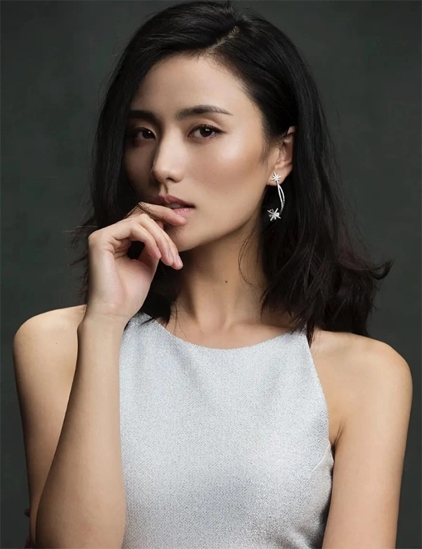 Vợ cũ Lý Á Bằng hết tách cơ bụng sau sinh, dáng thon lưng thẳng nhờ 1 bài tập: Vừa giảm cân vừa khỏe xương khớp, ngủ ngon lại giữ tư thế đẹp! - Ảnh 1. Vợ cũ Lý Á Bằng hết tách cơ bụng sau sinh, dáng thon lưng thẳng nhờ 1 bài tập: Vừa giảm cân vừa khỏe xương khớp, ngủ ngon lại giữ tư thế đẹp! - Ảnh 1.