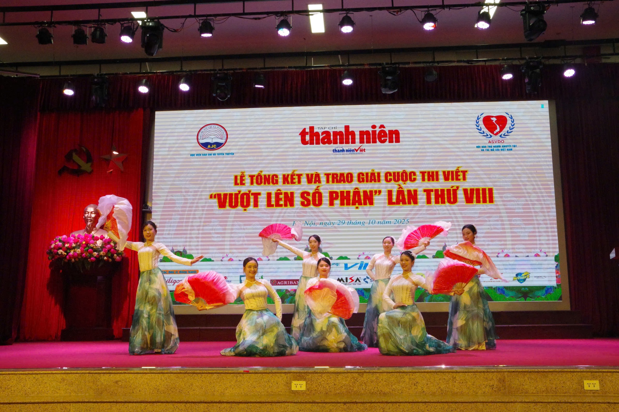 Lễ tổng kết, trao giải cuộc thi viết 'Vượt lên số phận' lần VIII- Ảnh 21. Lễ tổng kết, trao giải cuộc thi viết 'Vượt lên số phận' lần VIII- Ảnh 21.