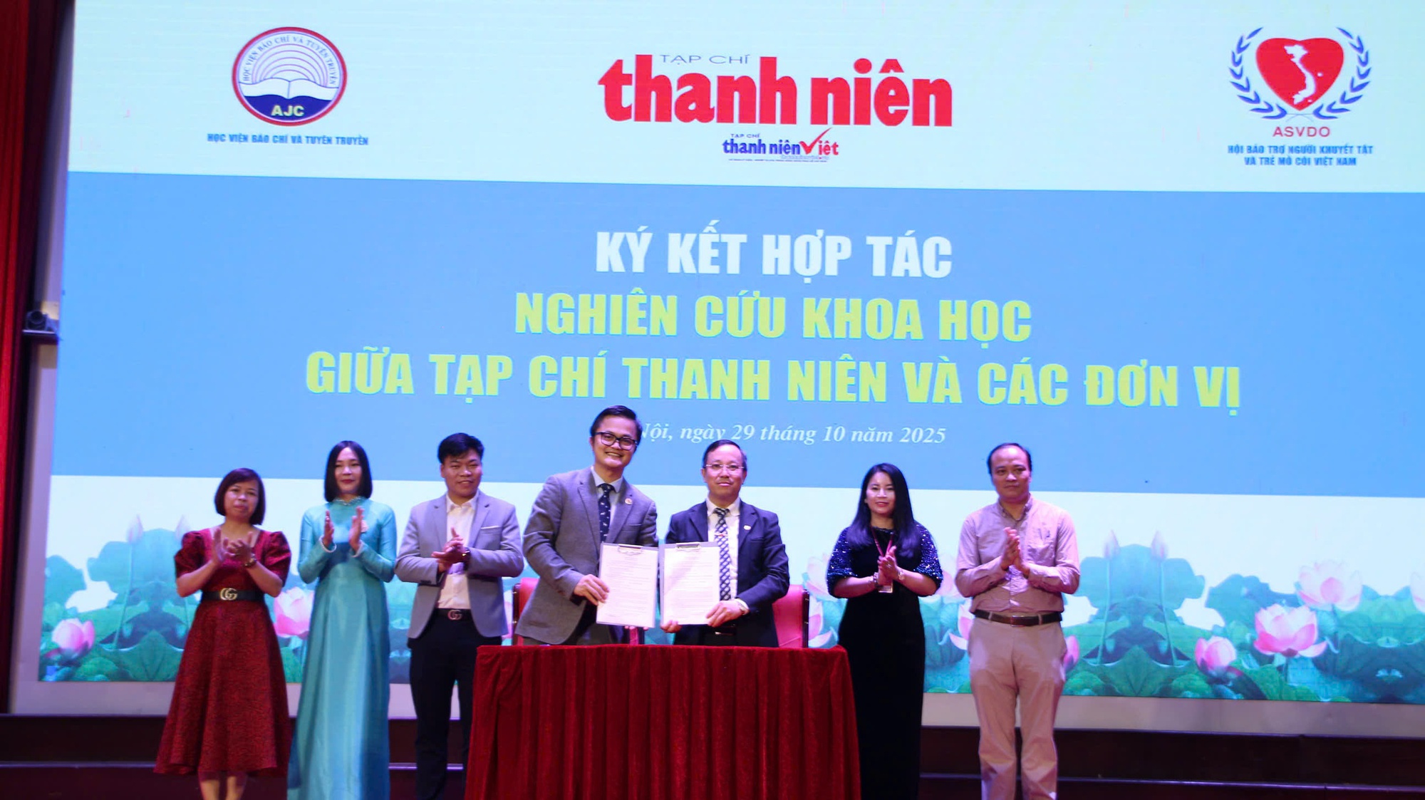 Lễ tổng kết, trao giải cuộc thi viết 'Vượt lên số phận' lần VIII- Ảnh 16. Lễ tổng kết, trao giải cuộc thi viết 'Vượt lên số phận' lần VIII- Ảnh 16.