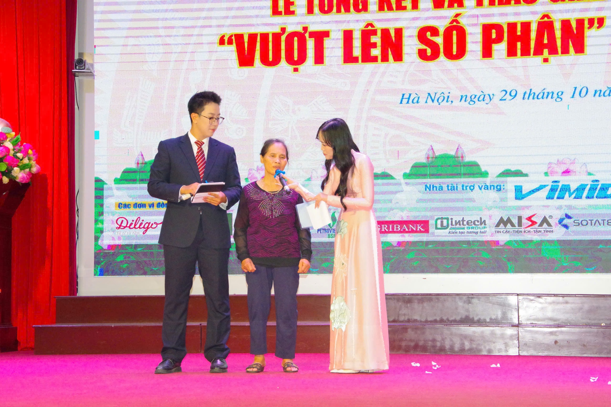 Lễ tổng kết, trao giải cuộc thi viết 'Vượt lên số phận' lần VIII- Ảnh 17. Lễ tổng kết, trao giải cuộc thi viết 'Vượt lên số phận' lần VIII- Ảnh 17.