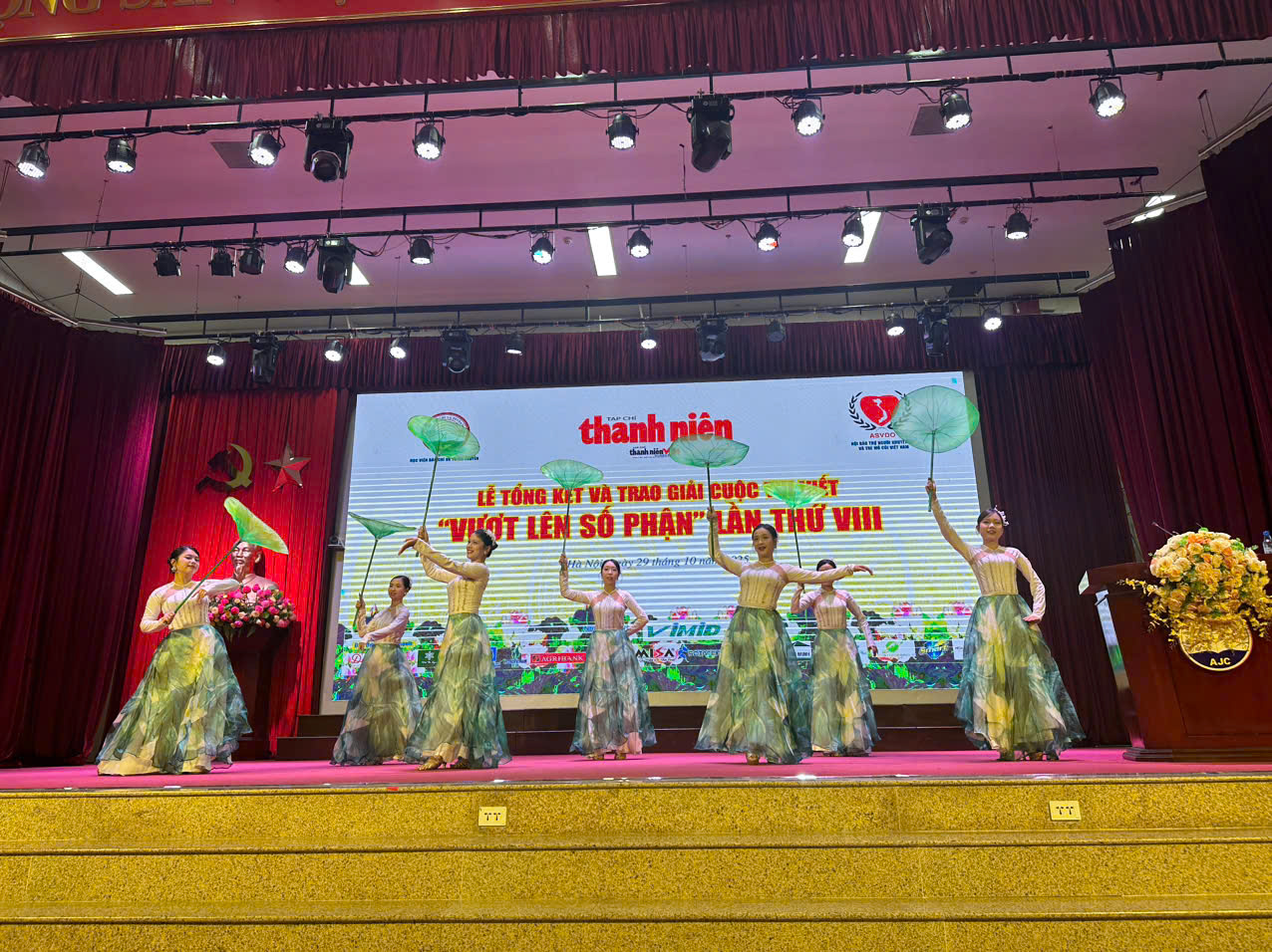 Lễ tổng kết, trao giải cuộc thi viết 'Vượt lên số phận' lần VIII- Ảnh 22. Lễ tổng kết, trao giải cuộc thi viết 'Vượt lên số phận' lần VIII- Ảnh 22.