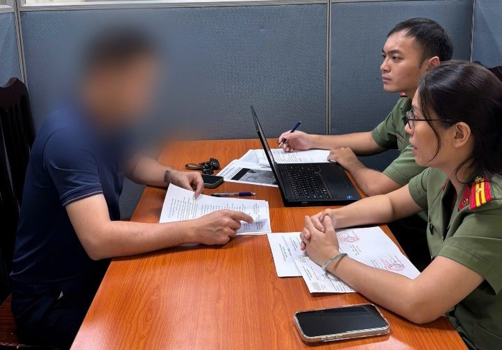 Một Facebooker ở Hà Nội bị xử phạt vì đăng tin sai sự thật - Ảnh 1. Một Facebooker ở Hà Nội bị xử phạt vì đăng tin sai sự thật - Ảnh 1.