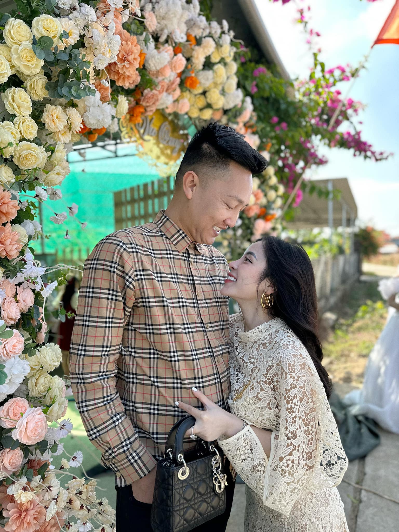 Vợ Huấn Hoa Hồng là ai? - Ảnh 3. Vợ Huấn Hoa Hồng là ai? - Ảnh 3.