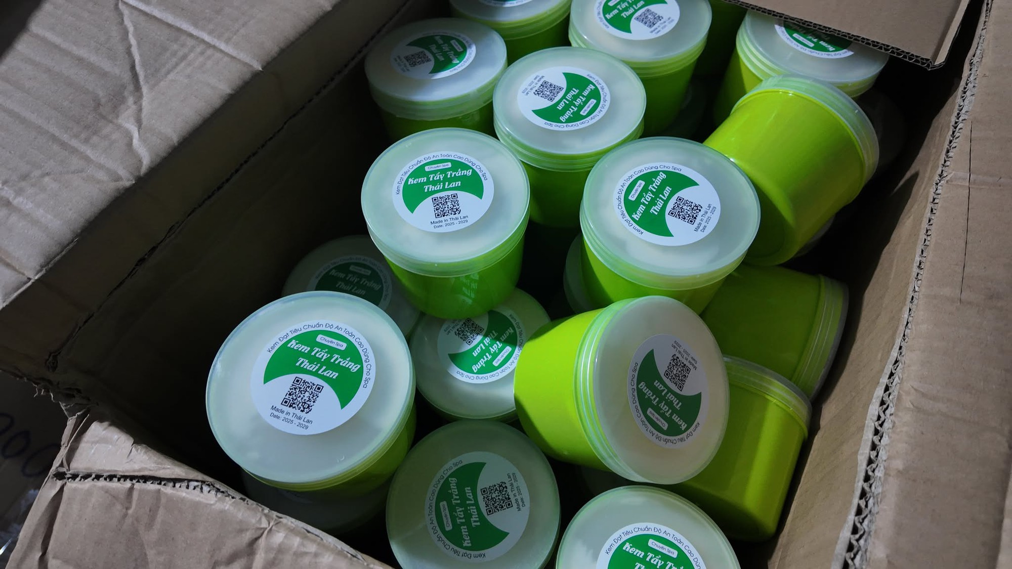 Phá đường dây sản xuất, buôn bán mỹ phẩm giả nhãn hiệu Vichy, My Gold Korea Red Ginseng quy mô lớn tại TP.HCM - Ảnh 2. Phá đường dây sản xuất, buôn bán mỹ phẩm giả nhãn hiệu Vichy, My Gold Korea Red Ginseng quy mô lớn tại TP.HCM - Ảnh 2.