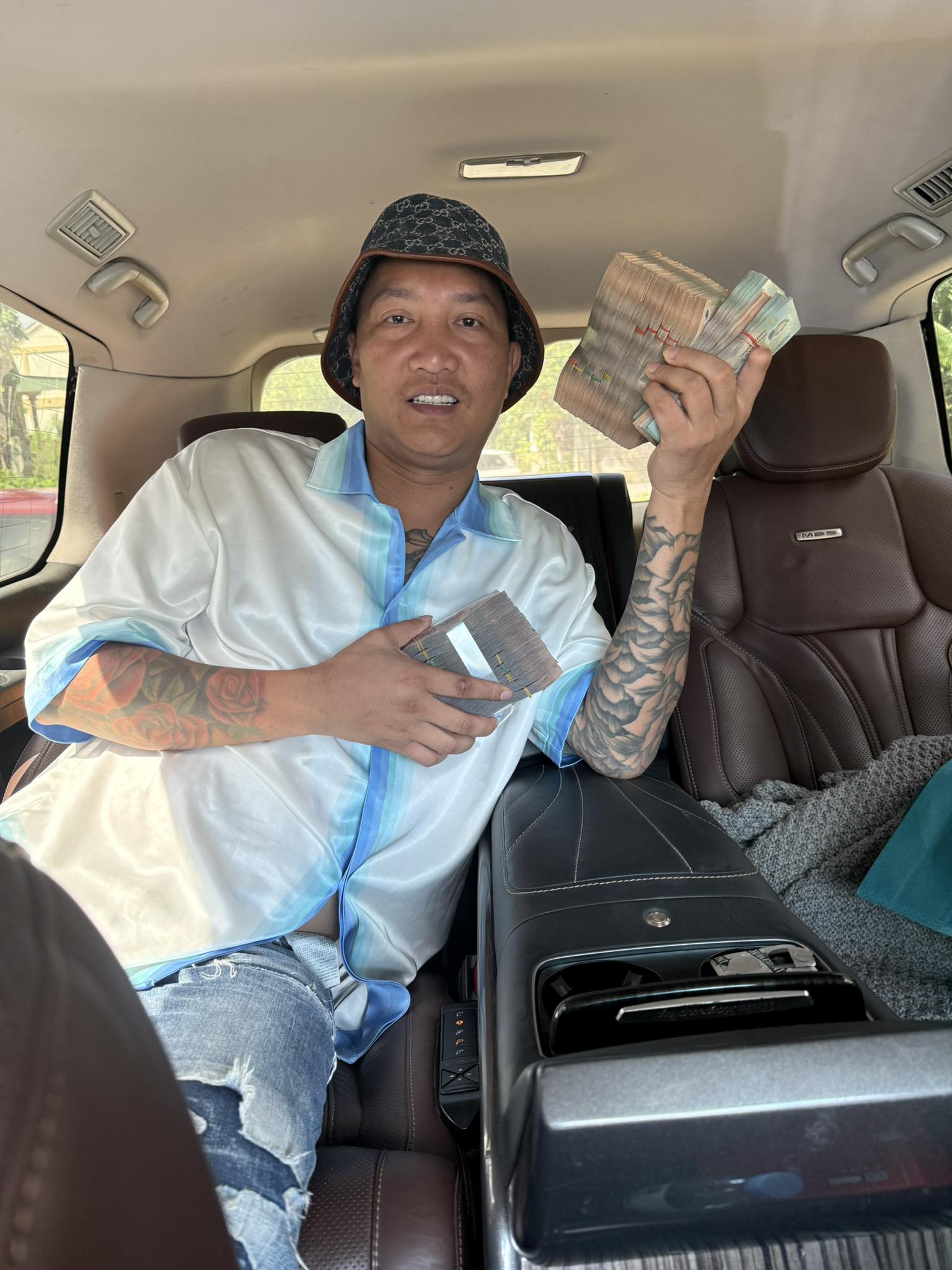 Vì sao Bùi Xuân Huấn lấy biệt danh Huấn Hoa Hồng?- Ảnh 1. Vì sao Bùi Xuân Huấn lấy biệt danh Huấn Hoa Hồng?- Ảnh 1.