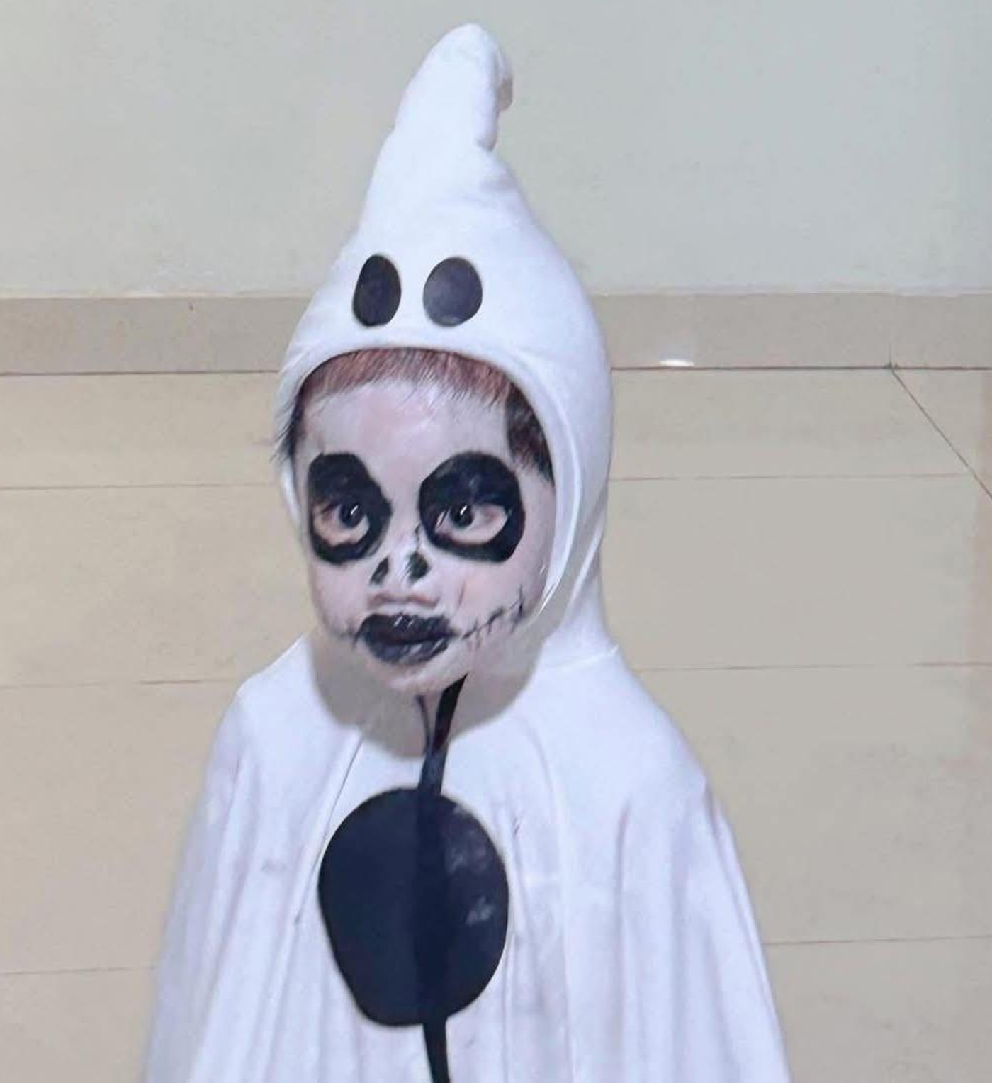 HOT nhất Halloween: Mẹ hóa trang cho con trai, bé đi học về mách "Mẹ ơi, mấy bạn không chơi với con" - Ảnh 2. HOT nhất Halloween: Mẹ hóa trang cho con trai, bé đi học về mách "Mẹ ơi, mấy bạn không chơi với con" - Ảnh 2.