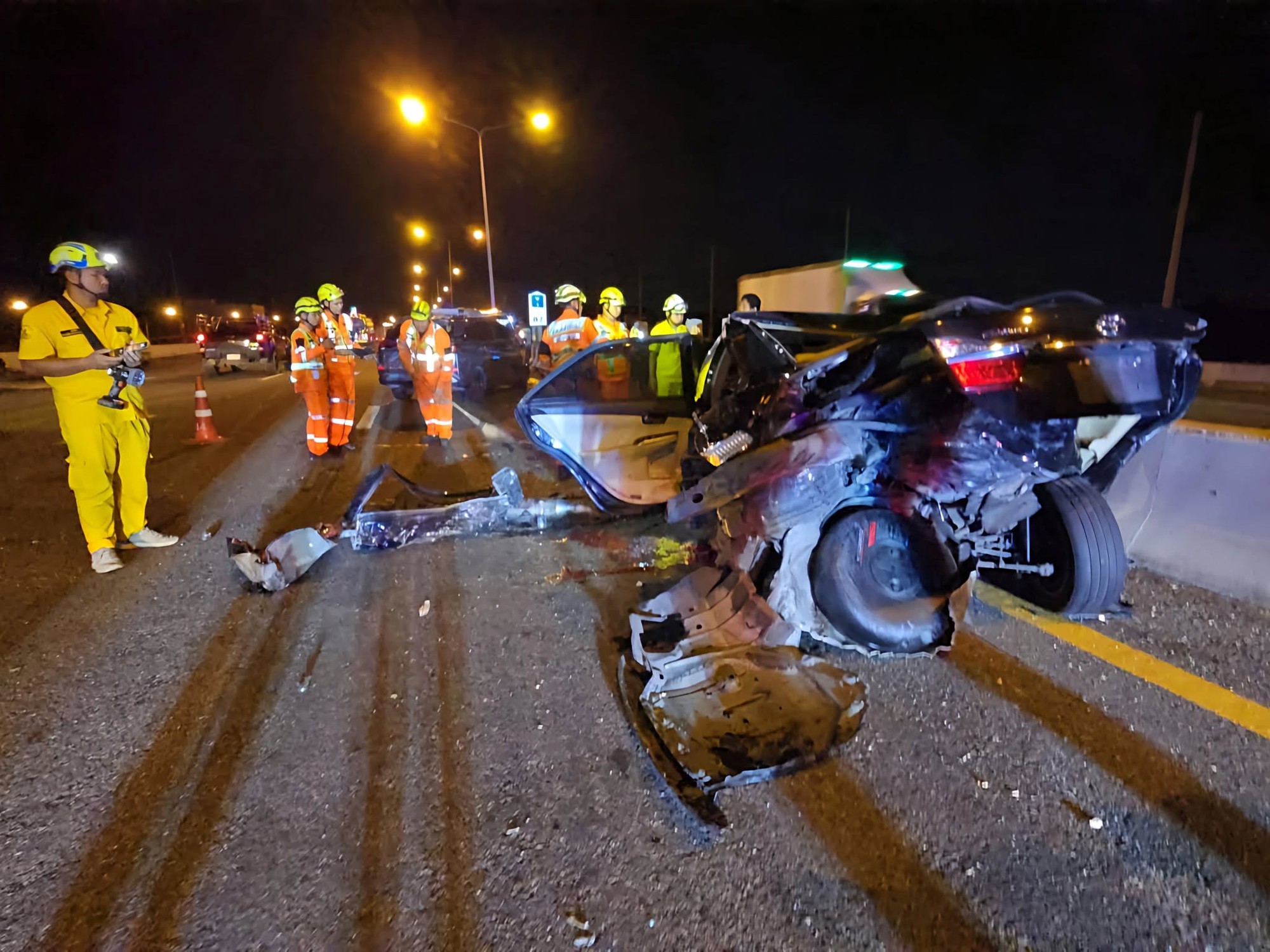 Dừng xe cứu người gặp tai nạn trên đường, nữ sinh viên điều dưỡng bị tông tử vong, chồng nguy kịch- Ảnh 1. Dừng xe cứu người gặp tai nạn trên đường, nữ sinh viên điều dưỡng bị tông tử vong, chồng nguy kịch- Ảnh 1.