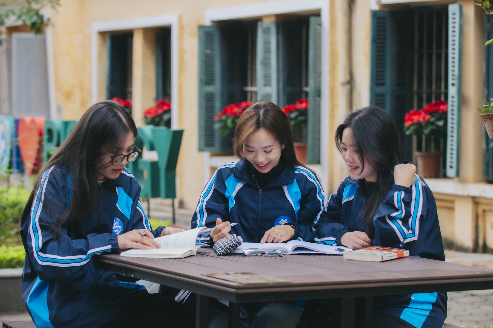 Nếu FTU là Harvard, NEU là Stanford, Y là Johns Hopkins thì ĐH Sư phạm Hà Nội xứng tầm trường nào trên thế giới?- Ảnh 4. Nếu FTU là Harvard, NEU là Stanford, Y là Johns Hopkins thì ĐH Sư phạm Hà Nội xứng tầm trường nào trên thế giới?- Ảnh 4.