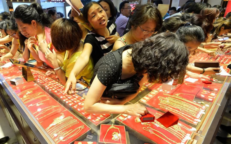 Chi 530 triệu đồng mua vàng, 5 năm sau bán lại cho chính cửa hàng cũ nhưng bị từ chối: "Đây là vàng giả" - Ảnh 1. Chi 530 triệu đồng mua vàng, 5 năm sau bán lại cho chính cửa hàng cũ nhưng bị từ chối: "Đây là vàng giả" - Ảnh 1.