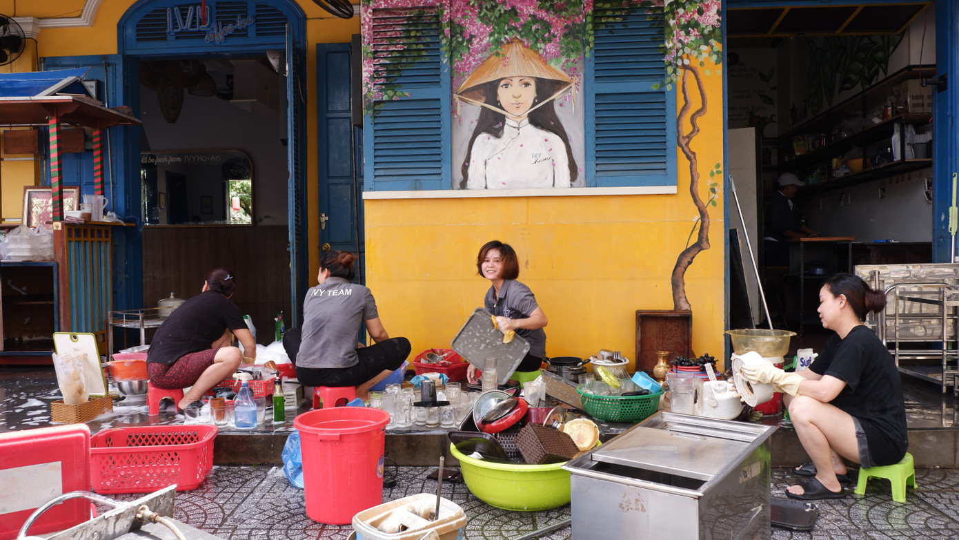 Không thể nhận ra Hội An sau trận lũ dữ - Ảnh 28. Không thể nhận ra Hội An sau trận lũ dữ - Ảnh 28.