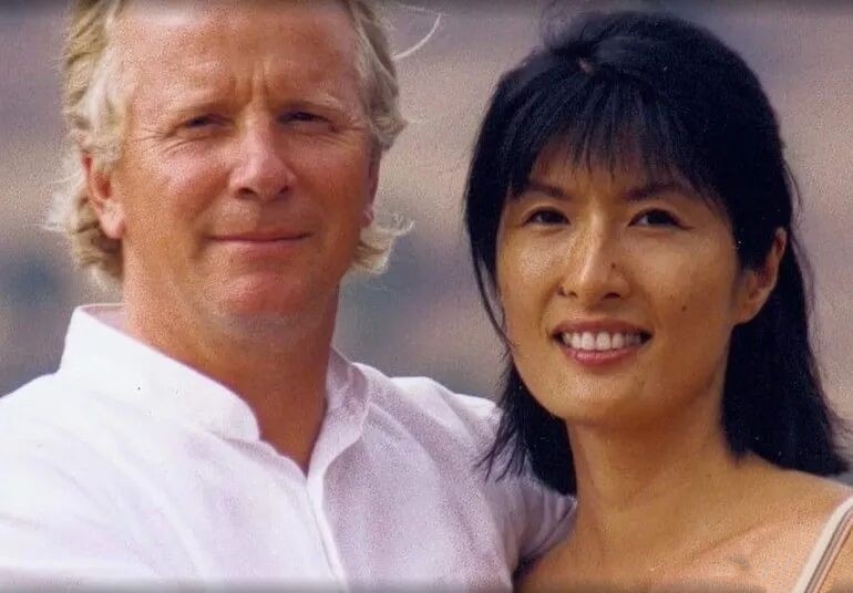 "Nàng dâu nhà Givenchy" phiên bản trung niên mới: 52 tuổi "khởi động" lại đời mình và bùng nổ thành siêu mẫu hạng A - Ảnh 3. "Nàng dâu nhà Givenchy" phiên bản trung niên mới: 52 tuổi "khởi động" lại đời mình và bùng nổ thành siêu mẫu hạng A - Ảnh 3.