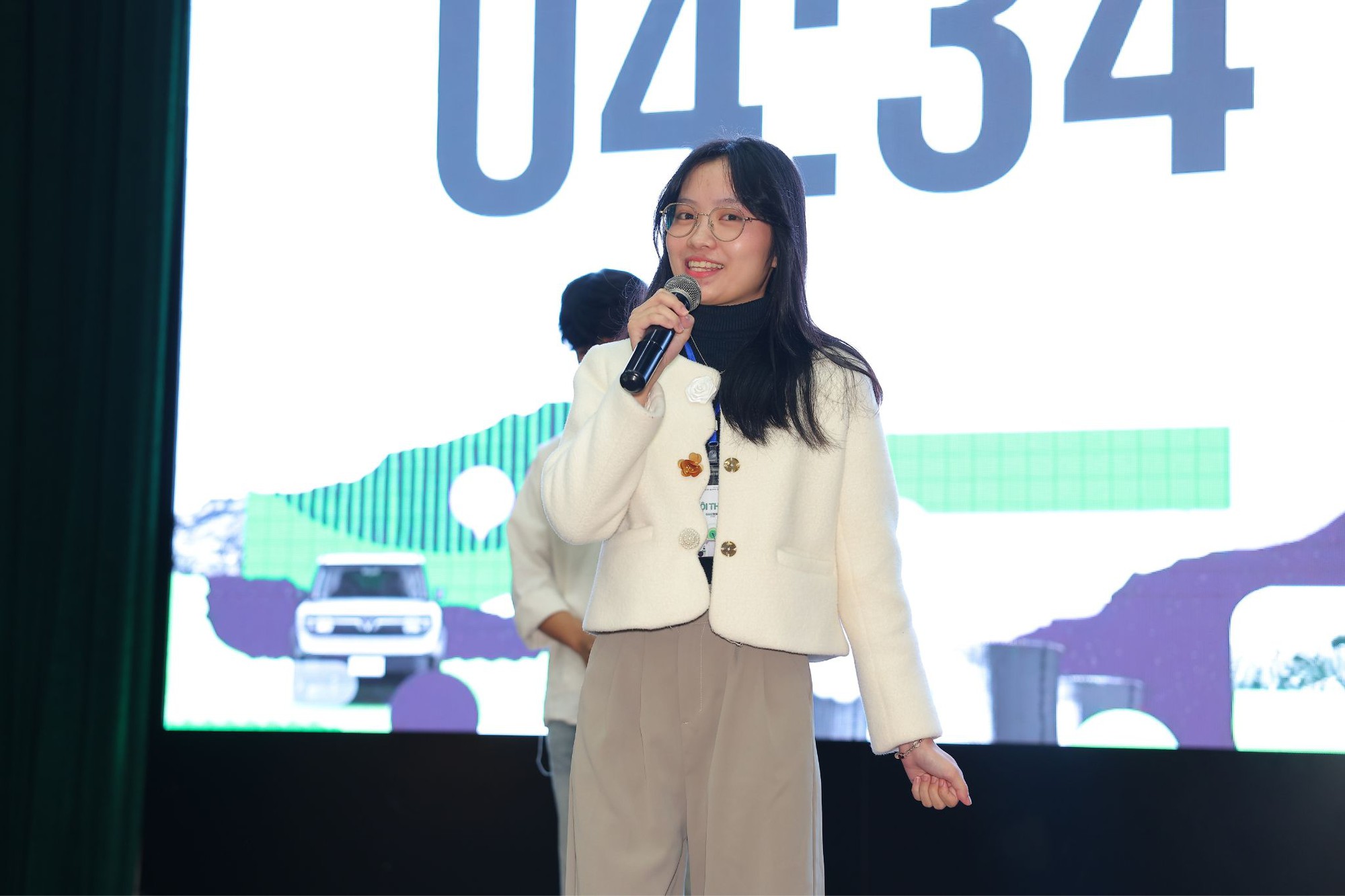 Cuộc thi hùng biện Green Voices có thí sinh đầu tiên vào chung kết: Chiến thắng nhờ thông điệp ‘sạc lại tư duy hội nhập’ - Ảnh 14. Cuộc thi hùng biện Green Voices có thí sinh đầu tiên vào chung kết: Chiến thắng nhờ thông điệp ‘sạc lại tư duy hội nhập’ - Ảnh 14.