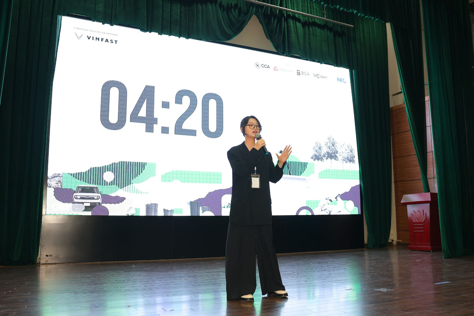 Cuộc thi hùng biện Green Voices có thí sinh đầu tiên vào chung kết: Chiến thắng nhờ thông điệp ‘sạc lại tư duy hội nhập’ - Ảnh 8. Cuộc thi hùng biện Green Voices có thí sinh đầu tiên vào chung kết: Chiến thắng nhờ thông điệp ‘sạc lại tư duy hội nhập’ - Ảnh 8.