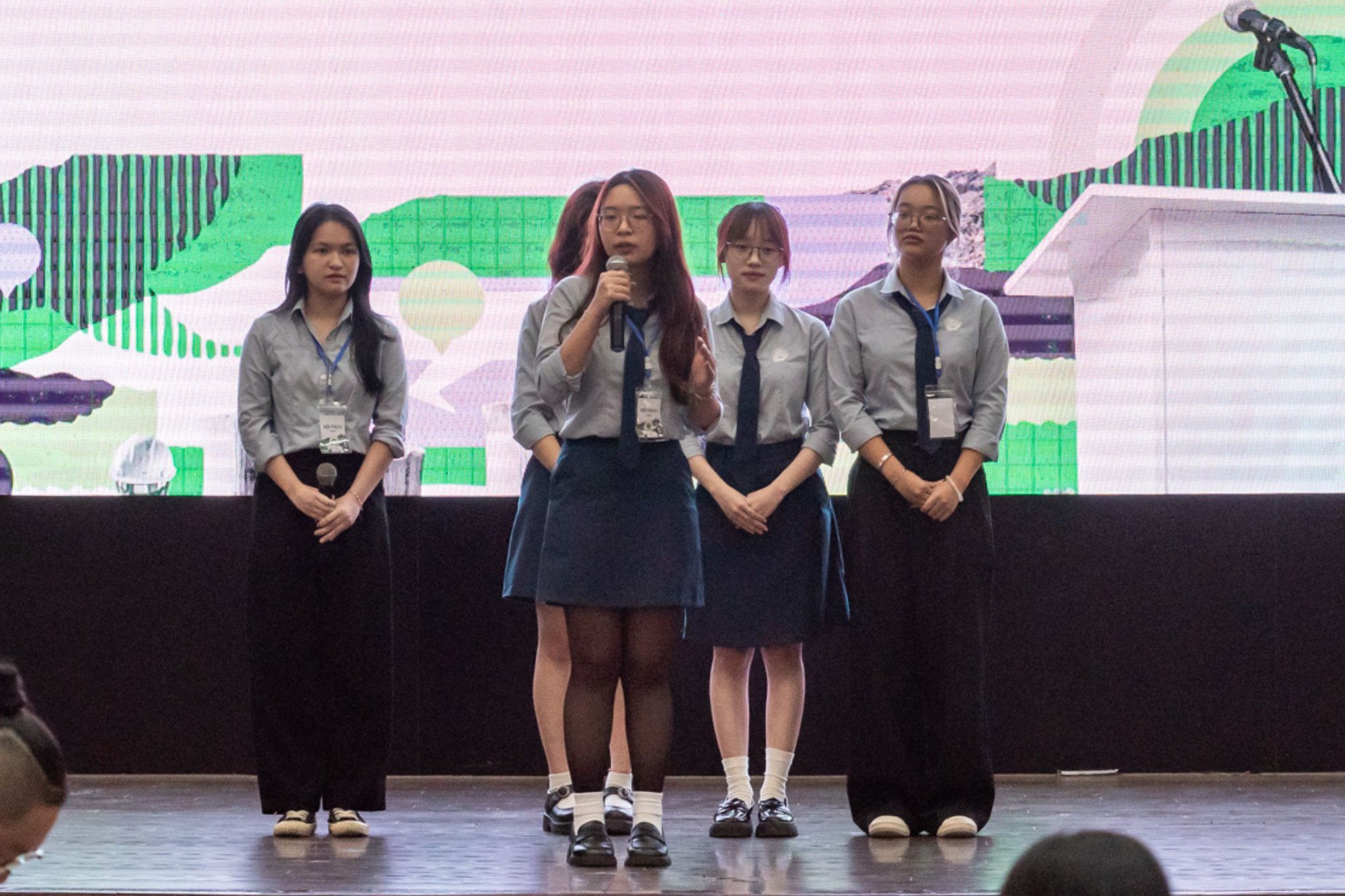 Cuộc thi hùng biện Green Voices có thí sinh đầu tiên vào chung kết: Chiến thắng nhờ thông điệp ‘sạc lại tư duy hội nhập’ - Ảnh 7. Cuộc thi hùng biện Green Voices có thí sinh đầu tiên vào chung kết: Chiến thắng nhờ thông điệp ‘sạc lại tư duy hội nhập’ - Ảnh 7.