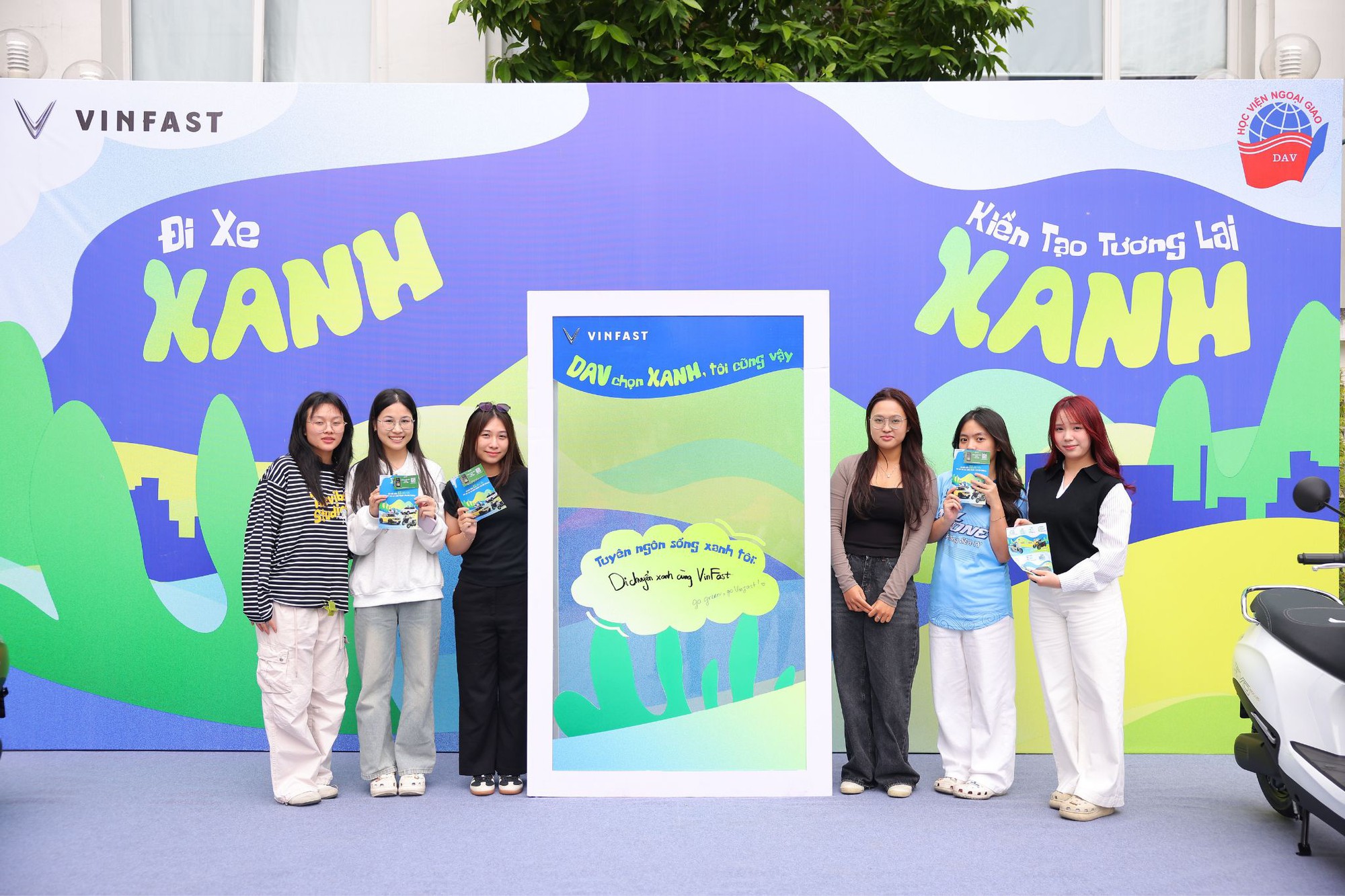 Cuộc thi hùng biện Green Voices có thí sinh đầu tiên vào chung kết: Chiến thắng nhờ thông điệp ‘sạc lại tư duy hội nhập’ - Ảnh 17. Cuộc thi hùng biện Green Voices có thí sinh đầu tiên vào chung kết: Chiến thắng nhờ thông điệp ‘sạc lại tư duy hội nhập’ - Ảnh 17.