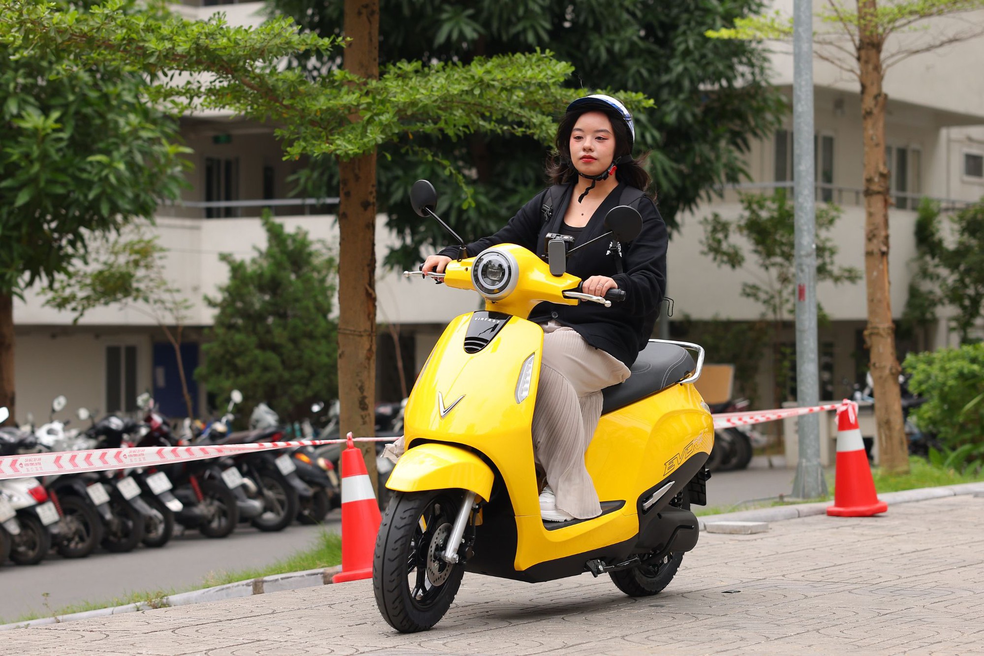 Cuộc thi hùng biện Green Voices có thí sinh đầu tiên vào chung kết: Chiến thắng nhờ thông điệp ‘sạc lại tư duy hội nhập’ - Ảnh 20. Cuộc thi hùng biện Green Voices có thí sinh đầu tiên vào chung kết: Chiến thắng nhờ thông điệp ‘sạc lại tư duy hội nhập’ - Ảnh 20.