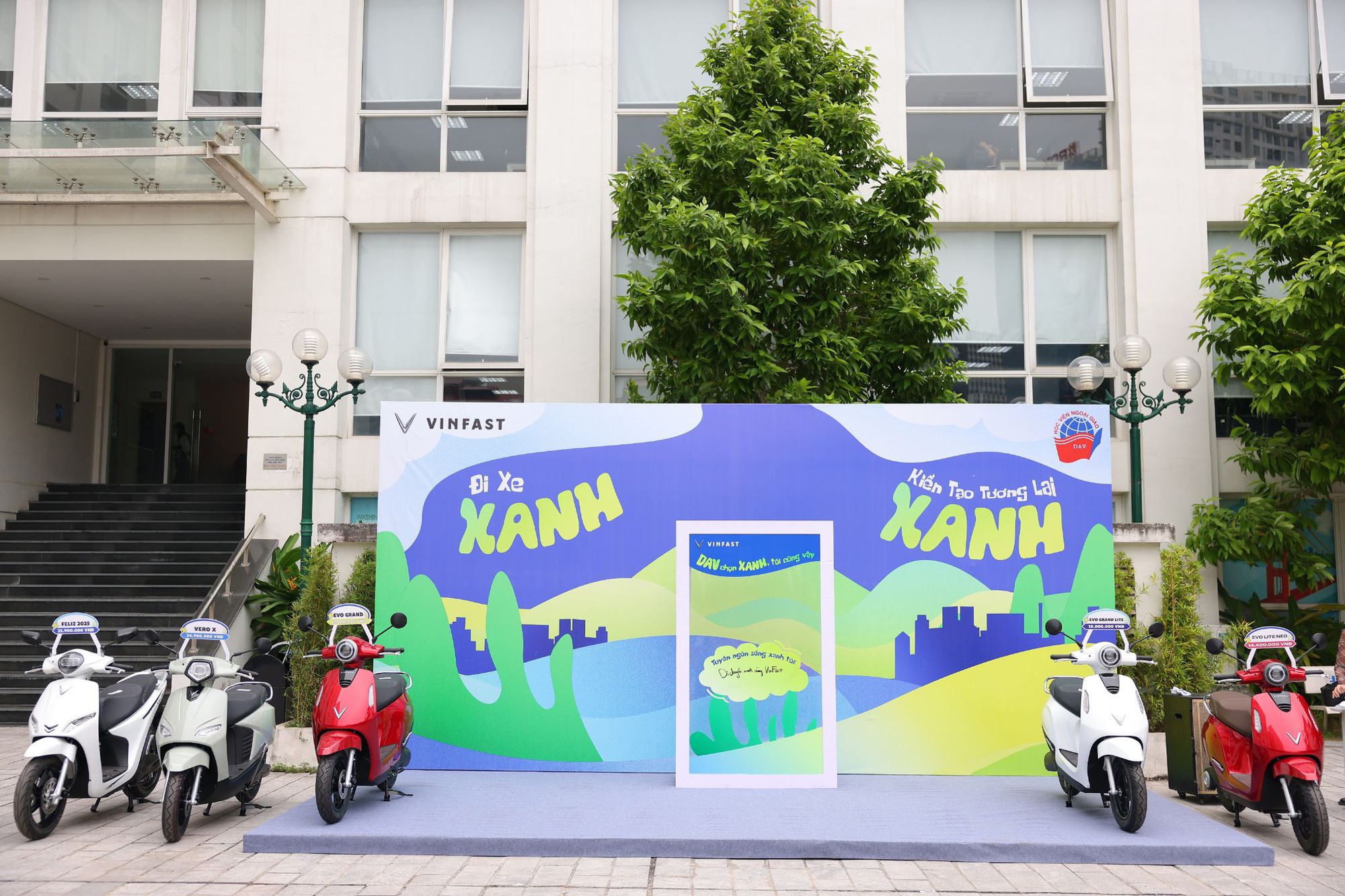 Cuộc thi hùng biện Green Voices có thí sinh đầu tiên vào chung kết: Chiến thắng nhờ thông điệp ‘sạc lại tư duy hội nhập’ - Ảnh 6. Cuộc thi hùng biện Green Voices có thí sinh đầu tiên vào chung kết: Chiến thắng nhờ thông điệp ‘sạc lại tư duy hội nhập’ - Ảnh 6.