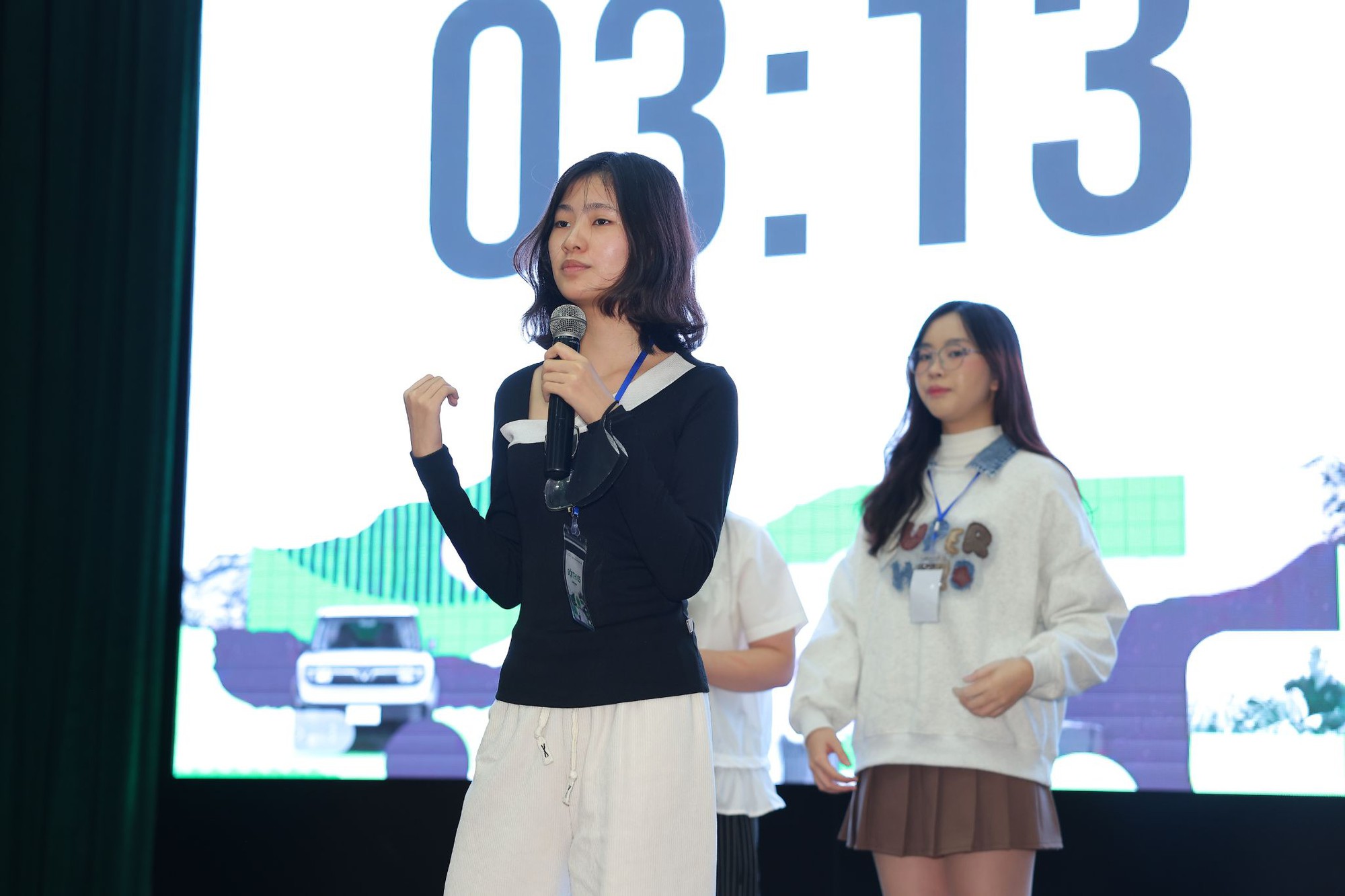 Cuộc thi hùng biện Green Voices có thí sinh đầu tiên vào chung kết: Chiến thắng nhờ thông điệp ‘sạc lại tư duy hội nhập’ - Ảnh 9. Cuộc thi hùng biện Green Voices có thí sinh đầu tiên vào chung kết: Chiến thắng nhờ thông điệp ‘sạc lại tư duy hội nhập’ - Ảnh 9.