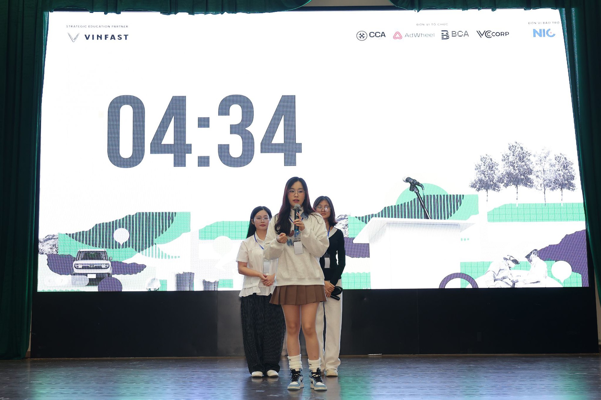 Cuộc thi hùng biện Green Voices có thí sinh đầu tiên vào chung kết: Chiến thắng nhờ thông điệp ‘sạc lại tư duy hội nhập’ - Ảnh 13. Cuộc thi hùng biện Green Voices có thí sinh đầu tiên vào chung kết: Chiến thắng nhờ thông điệp ‘sạc lại tư duy hội nhập’ - Ảnh 13.