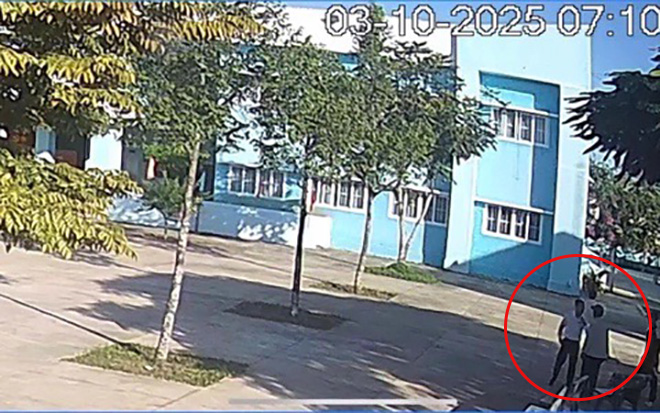 Vụ nam giáo viên bóp cổ đồng nghiệp, thái độ cười cợt khi họp kiểm điểm: Quyết định của nhà trường - Ảnh 1. Vụ nam giáo viên bóp cổ đồng nghiệp, thái độ cười cợt khi họp kiểm điểm: Quyết định của nhà trường - Ảnh 1.