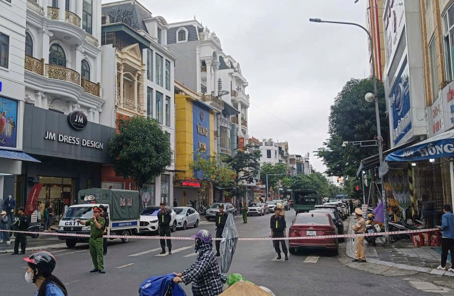 Đồng loạt khám xét một số tiệm vàng ở Thanh Hóa - Ảnh 1. Đồng loạt khám xét một số tiệm vàng ở Thanh Hóa - Ảnh 1.