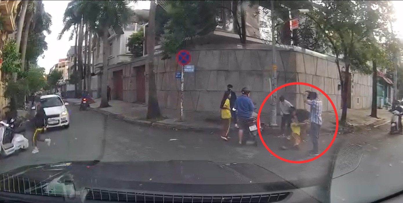 Nam sinh co giật sau trận ẩu đả giữa giao lộ ở TPHCM - Ảnh 2. Nam sinh co giật sau trận ẩu đả giữa giao lộ ở TPHCM - Ảnh 2.