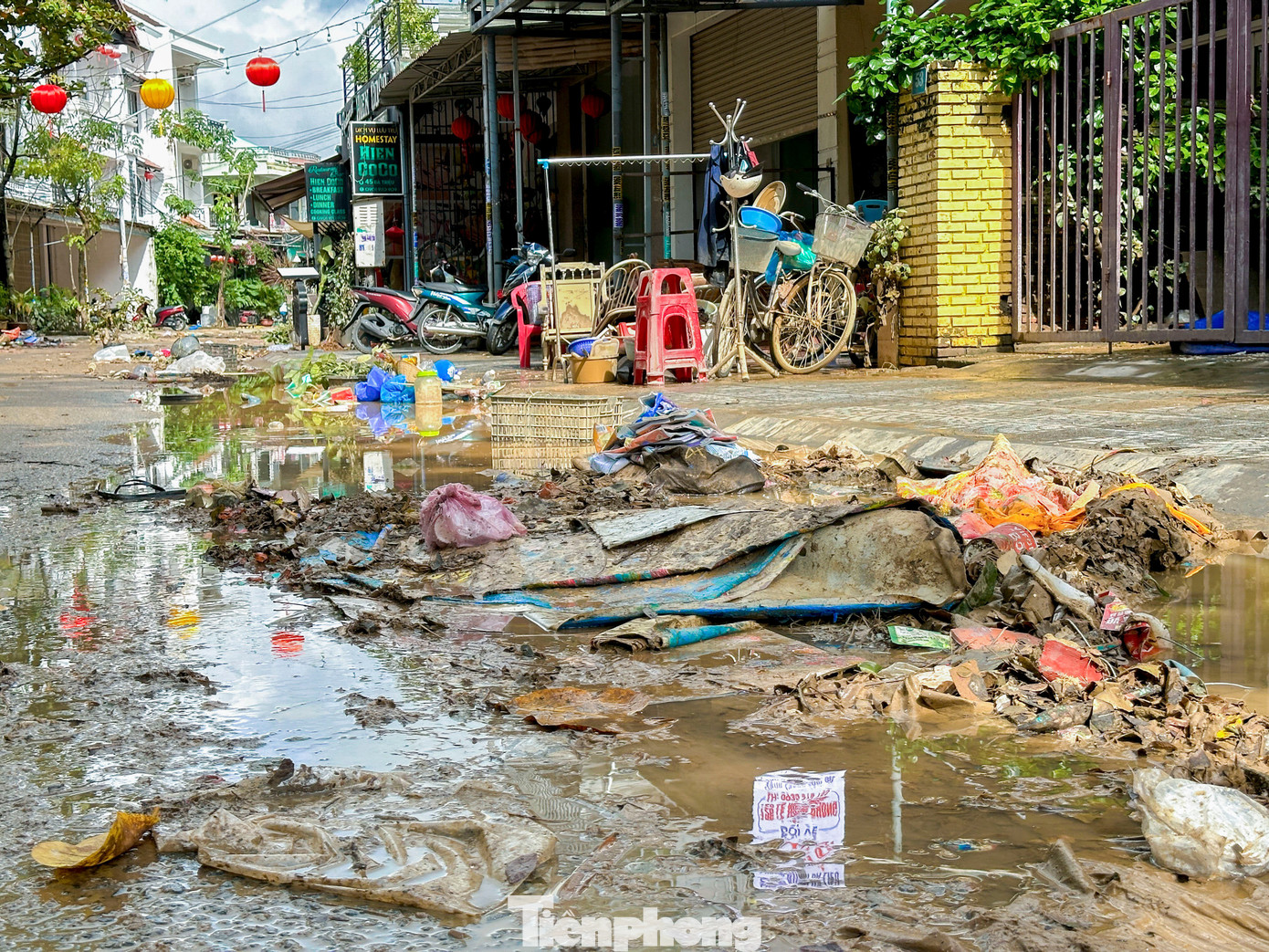 Không thể nhận ra Hội An sau trận lũ dữ - Ảnh 20. Không thể nhận ra Hội An sau trận lũ dữ - Ảnh 20.