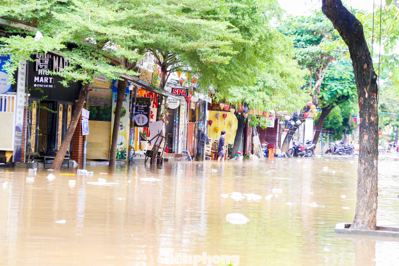 Không thể nhận ra Hội An sau trận lũ dữ - Ảnh 25. Không thể nhận ra Hội An sau trận lũ dữ - Ảnh 25.
