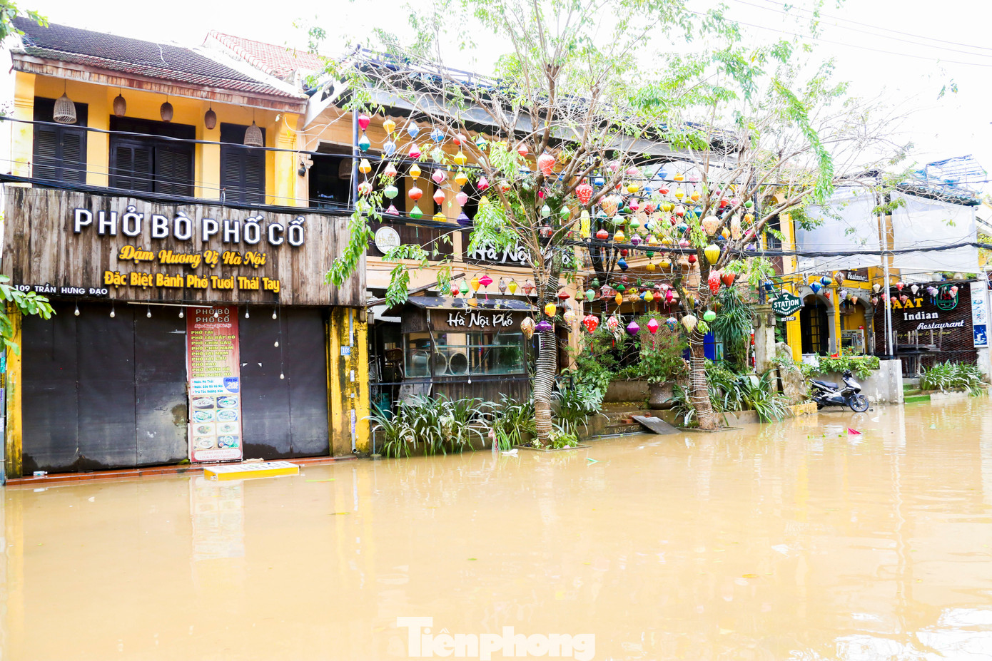 Không thể nhận ra Hội An sau trận lũ dữ - Ảnh 26. Không thể nhận ra Hội An sau trận lũ dữ - Ảnh 26.