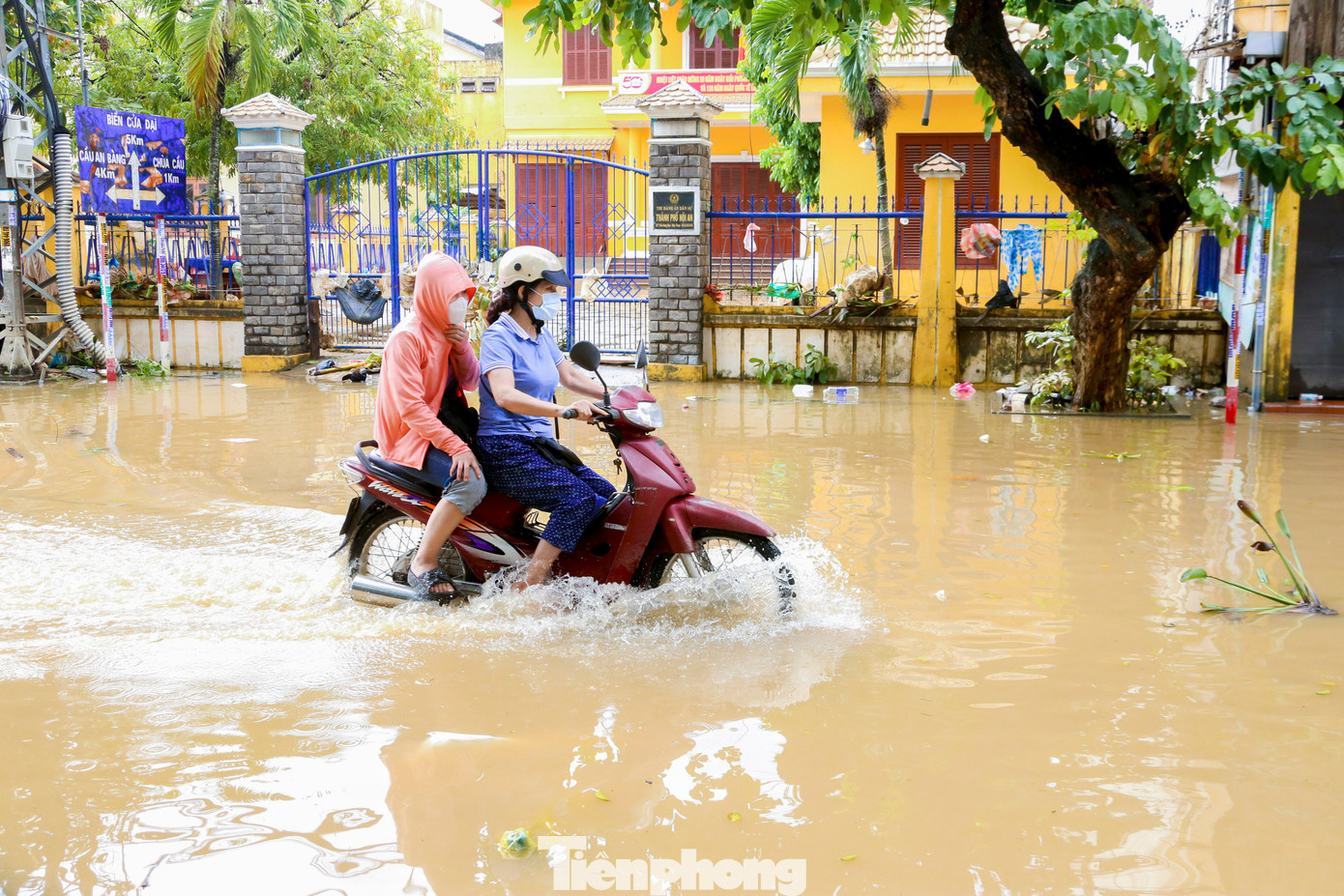 Không thể nhận ra Hội An sau trận lũ dữ - Ảnh 27. Không thể nhận ra Hội An sau trận lũ dữ - Ảnh 27.