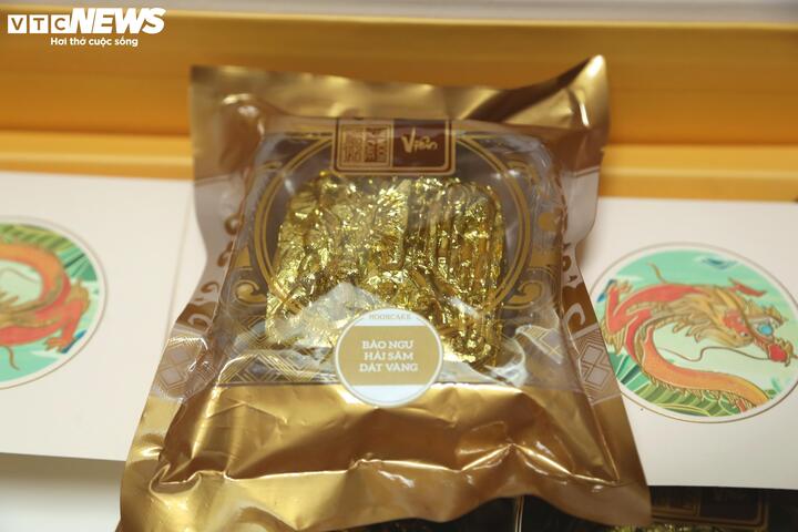 Bánh trung thu dát vàng 24K giá tiền triệu hút khách - Ảnh 4.