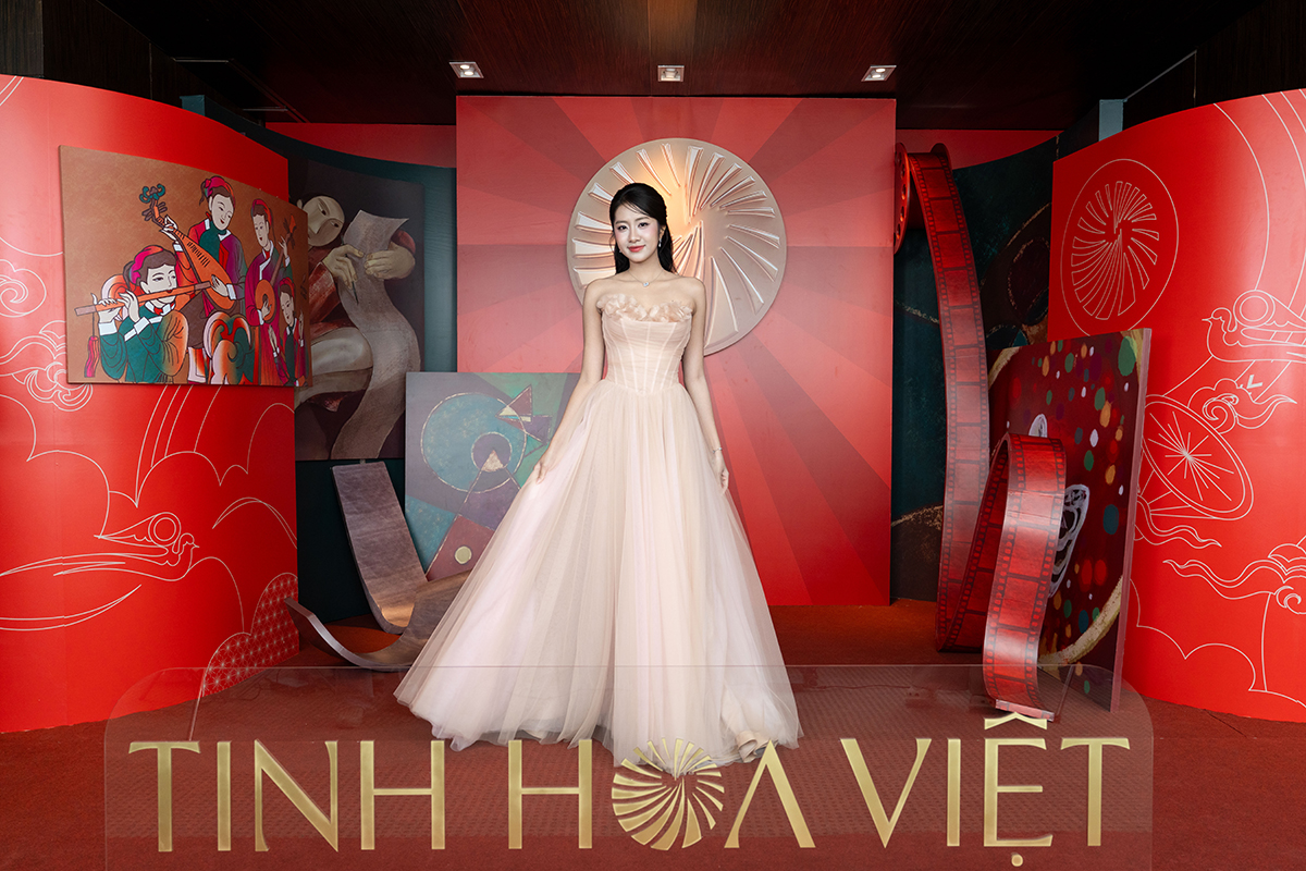 hoa-hau-viet-nam-2024-ha-truc-linh-1759595892983-17595958936411136646884.jpg