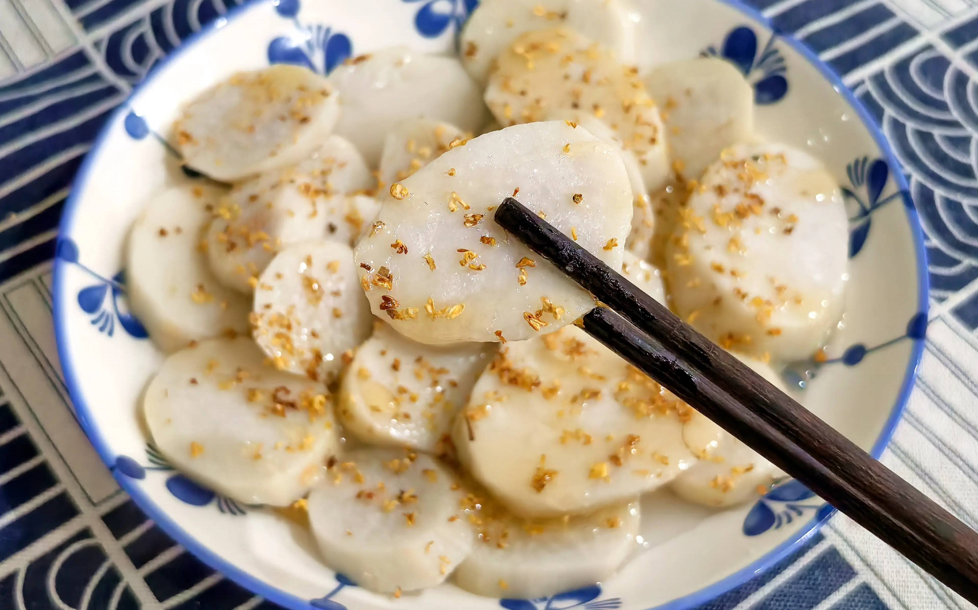 Củ sen là &quot;nữ hoàng mùa thu&quot; nhưng &quot;10kg củ sen không bằng 1kg củ này&quot;: Ở chợ bán la liệt, ăn nhiều bổ phổi, dễ thở, mềm da - Ảnh 1.