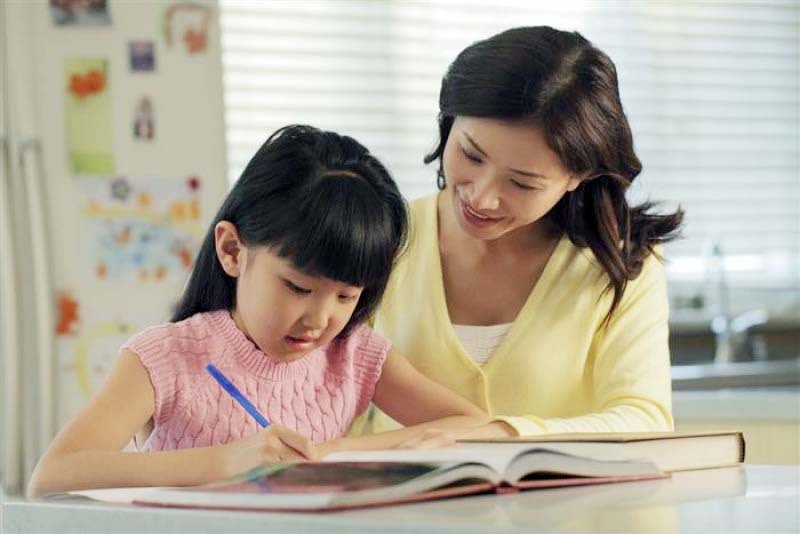 Chỉ một chữ viết sai trong vở học sinh lớp 1, cả cộng đồng mạng xôn xao: Phen này bố ghen &quot;nổ mắt&quot;! - Ảnh 2.