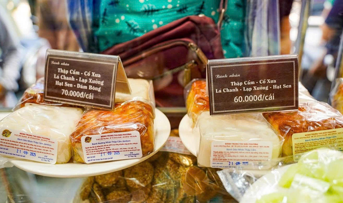 Hà Nội: Đông nghịt người xếp hàng mua bánh trung thu - Ảnh 7.