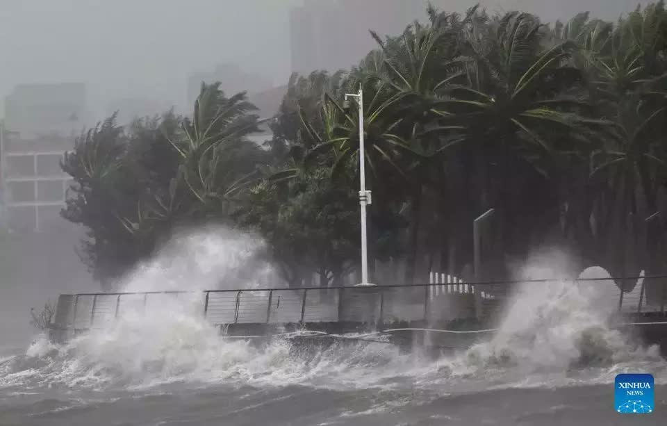 Bão Matmo đã càn quét Trung Quốc, gió giật 151km/h, đánh bay mọi thứ: Những hình ảnh cho thấy sự kinh hoàng - Ảnh 2.