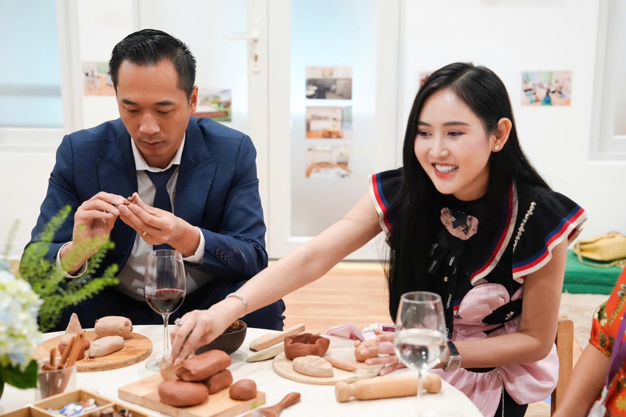 Á hậu đầu tư “khủng” cho con gái 2 tuổi: Học trường quốc tế 300 triệu/năm, đi học bằng xế hộp riêng - Ảnh 4.