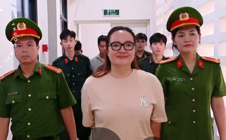 Hoạt động từ thiện của Hoàng Hường có được coi là tình tiết giảm nhẹ? - Ảnh 3. Hoạt động từ thiện của Hoàng Hường có được coi là tình tiết giảm nhẹ? - Ảnh 3.