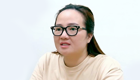 Tâm cơ của Hoàng Hường từ “gánh xiếc” Thu Sao - Hoa Cương, Phúng Phính và nhiều trò ồn ào khác - Ảnh 1.