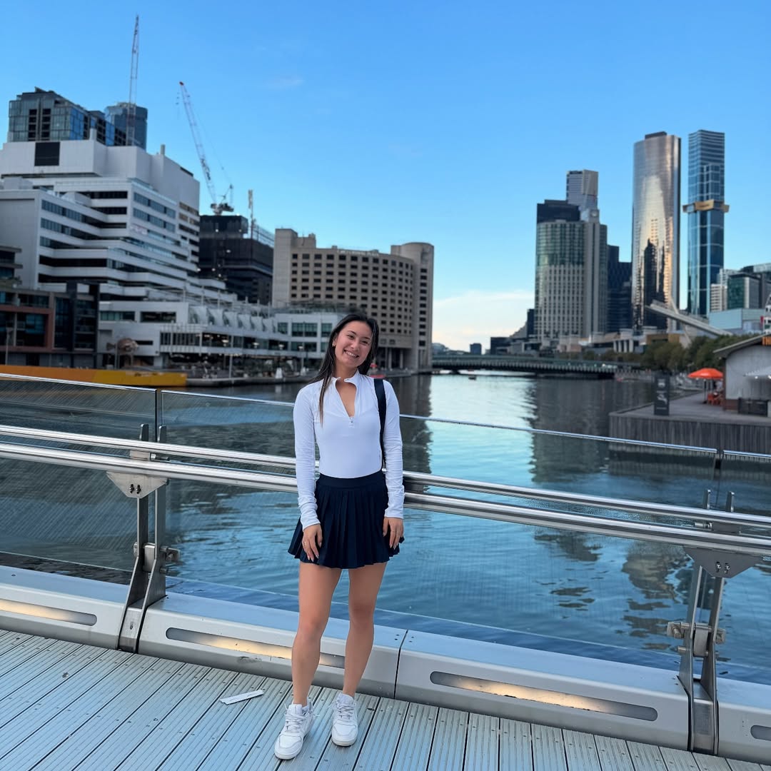 Alix Trương là ai mà hot đùng đùng, xả loạt ảnh ở Việt Nam toàn thấy đánh pickleball và ăn bánh mì? - Ảnh 13. Alix Trương là ai mà hot đùng đùng, xả loạt ảnh ở Việt Nam toàn thấy đánh pickleball và ăn bánh mì? - Ảnh 13.