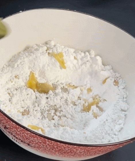 banh-3-1759721318551428201565.gif