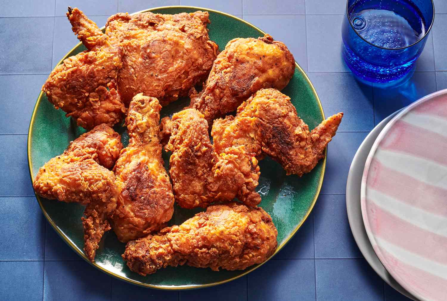 faw-recipes-crispy-buttermilk-fried-chicken-hero-04-3a32f9a4a1984ecab79fb28e93d4bc00-1759573004282104376968-1759730042306-17597300424351094185271.jpg