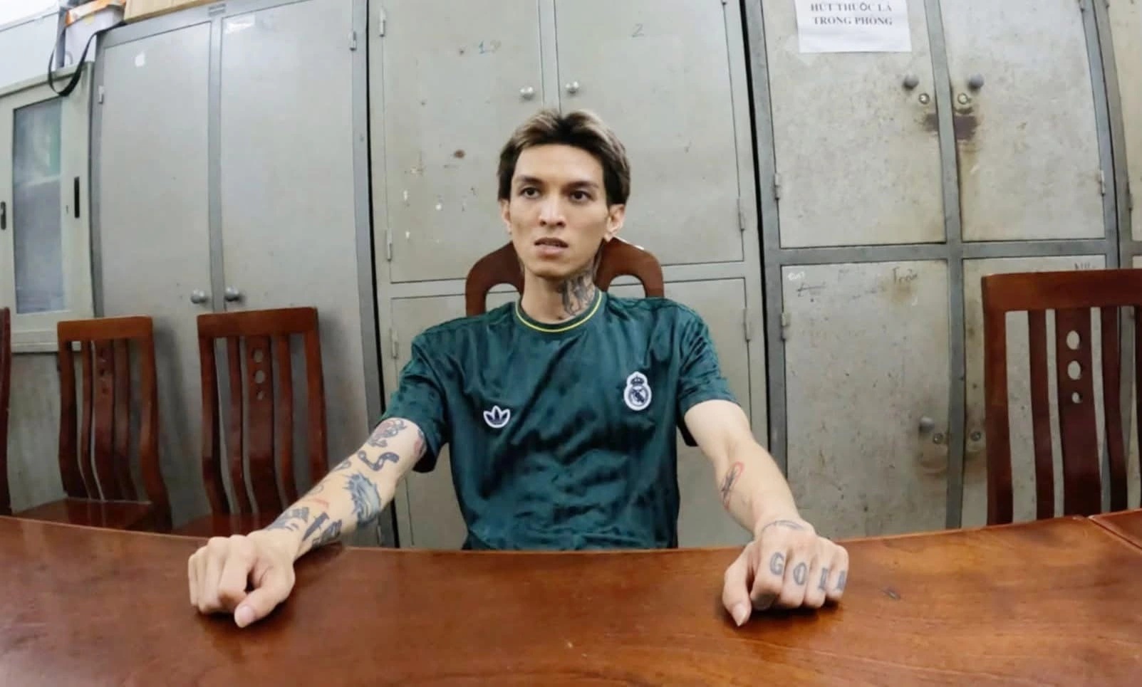 Rapper Bình 'Gold' bị khởi tố, bắt tạm giam 3 tháng 21 ngày - Ảnh 1.